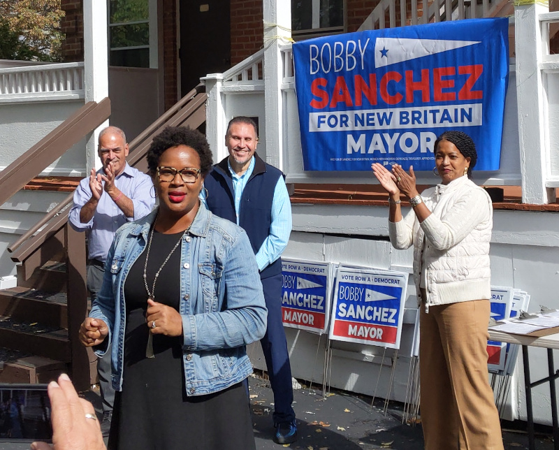 DeLandro Endorses Sanchez for Mayor