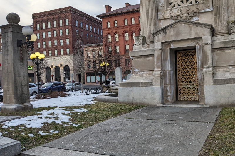 Mayor Sanchez Announces 2-Hour Free Parking for Holiday Season