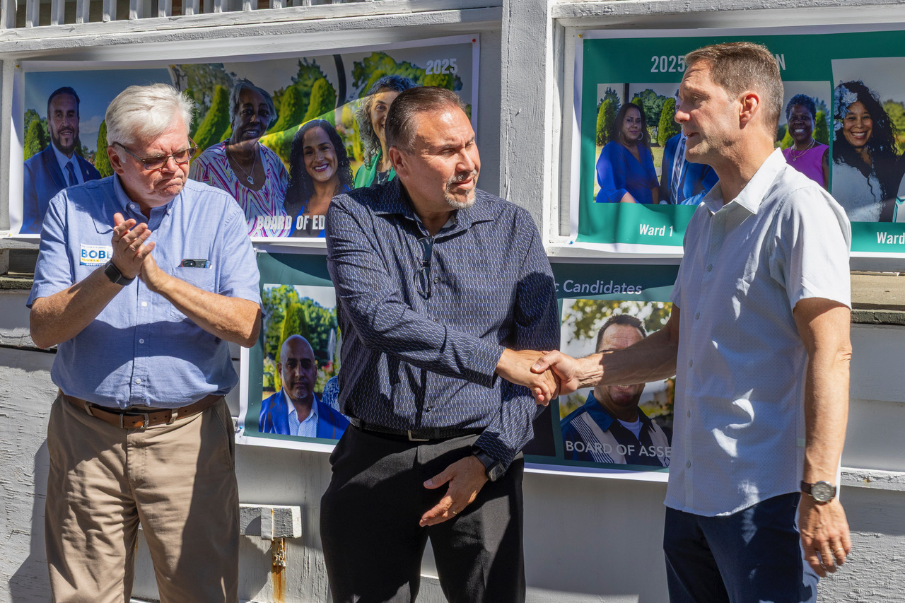 US Rep Himes Comes to New Britain to Support Bobby Sanchez for Mayor